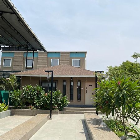 The Pavilion Park Resort Malegaon Extérieur photo