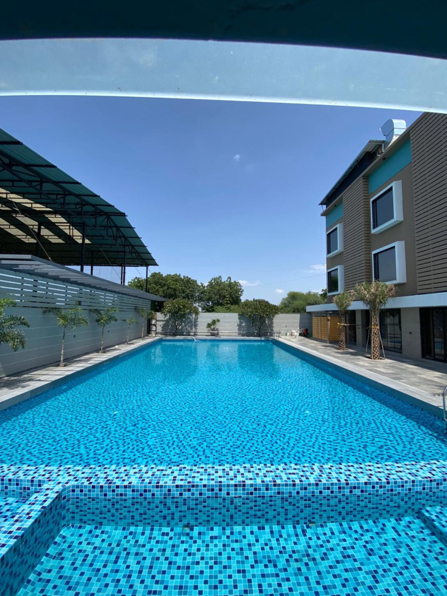 The Pavilion Park Resort Malegaon Extérieur photo