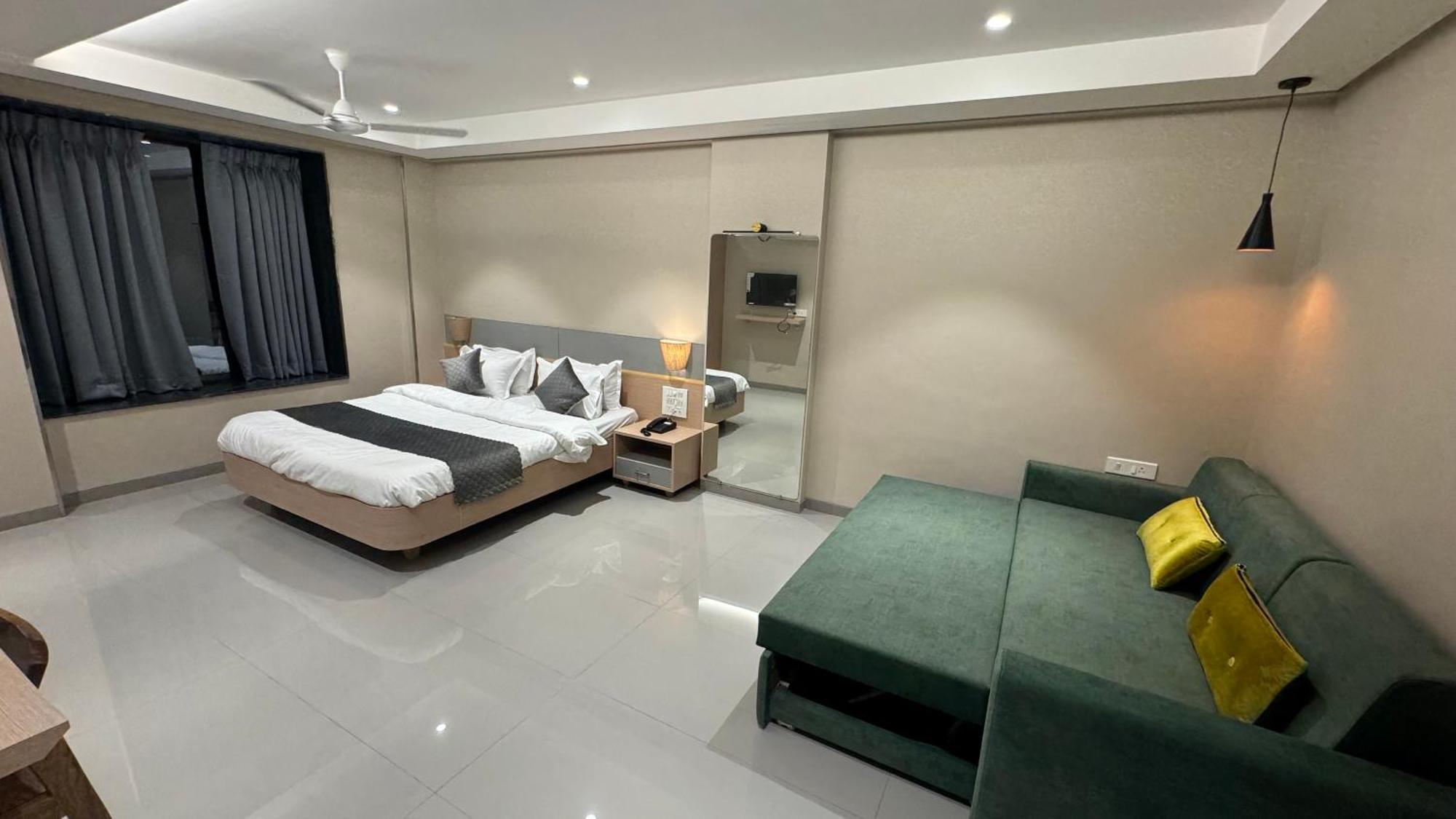 The Pavilion Park Resort Malegaon Extérieur photo