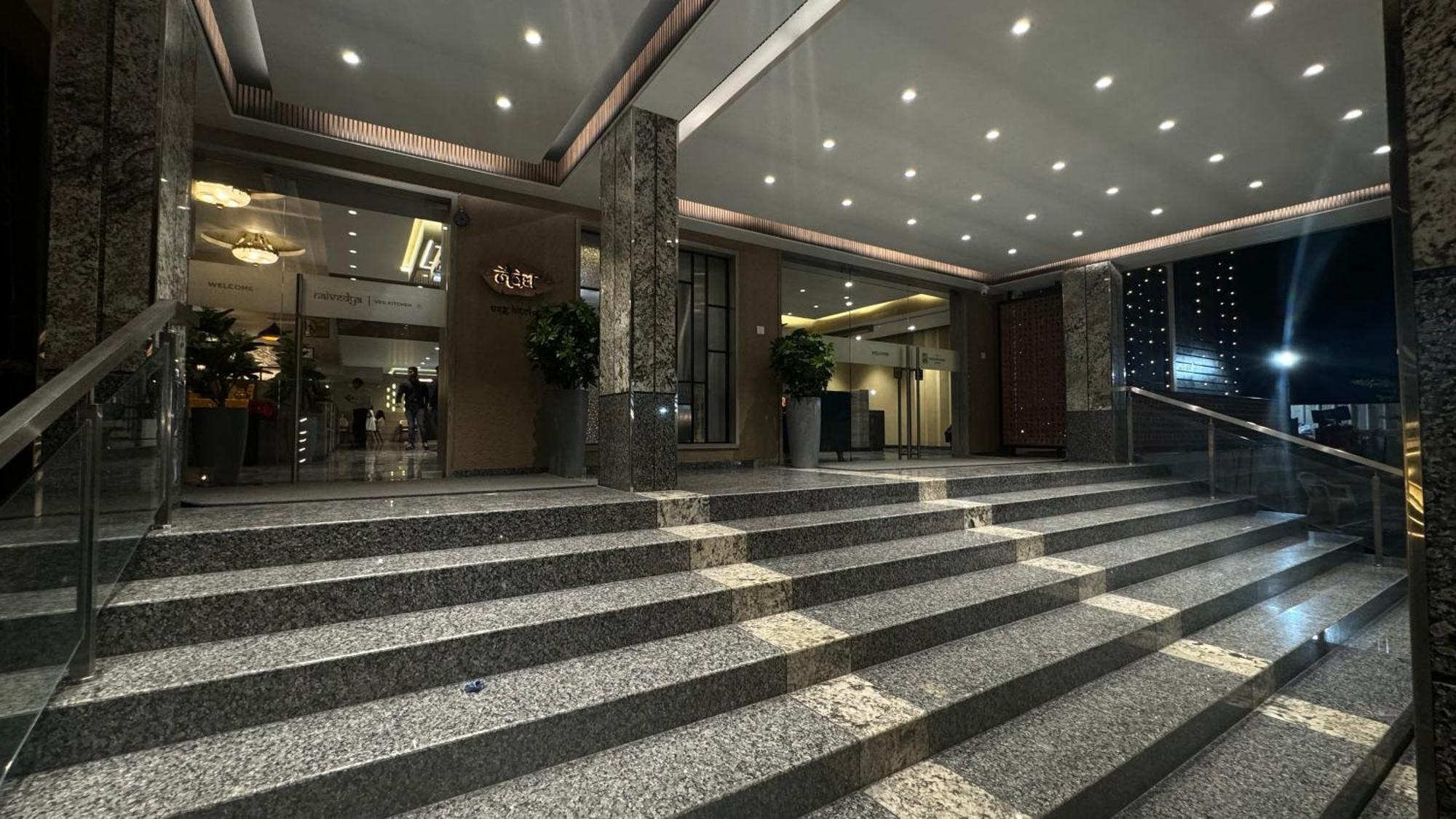 The Pavilion Park Resort Malegaon Extérieur photo